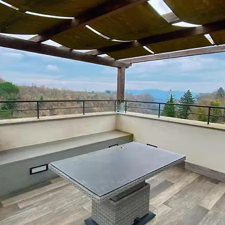 Epic Rooftop Terrace Overlooking Civita Valley شقة